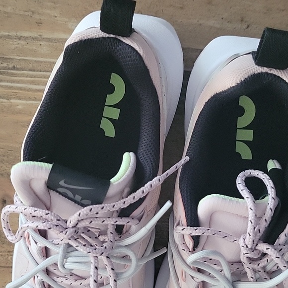 Nike NWOT Air Max Viva - Picture 3 of 7